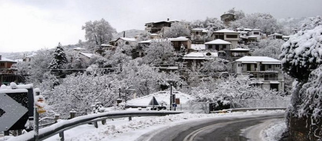 Στα λευκά το Πήλιο- Χιονίζει στο χιονοδρομικό κέντρο